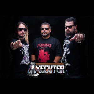AXECUTER: Banda anuncia pré-venda de “Surrounded By Decay” em cassete, confira!