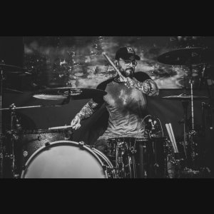 INFESTATIO: Colisão de vertentes marca a união da banda com o renomado baterista Richard Haddad em novo projeto